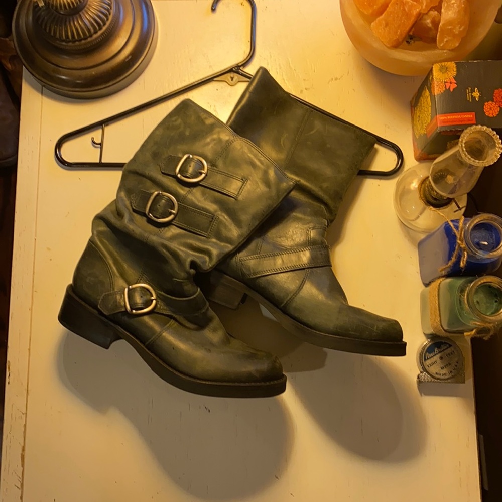 Grey Brazil made size 8M boots buckles